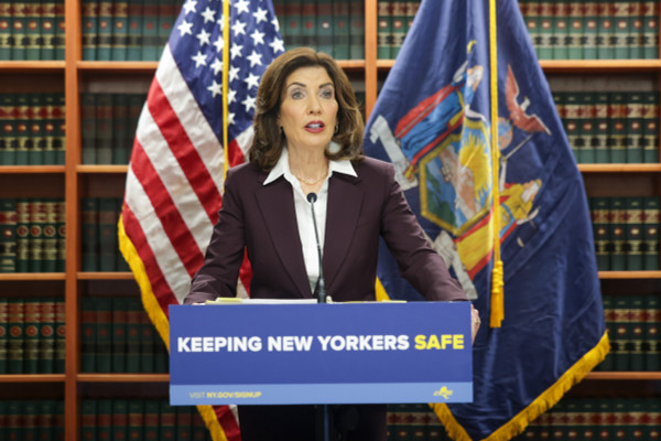 Gove Kathy Hochul at a podium