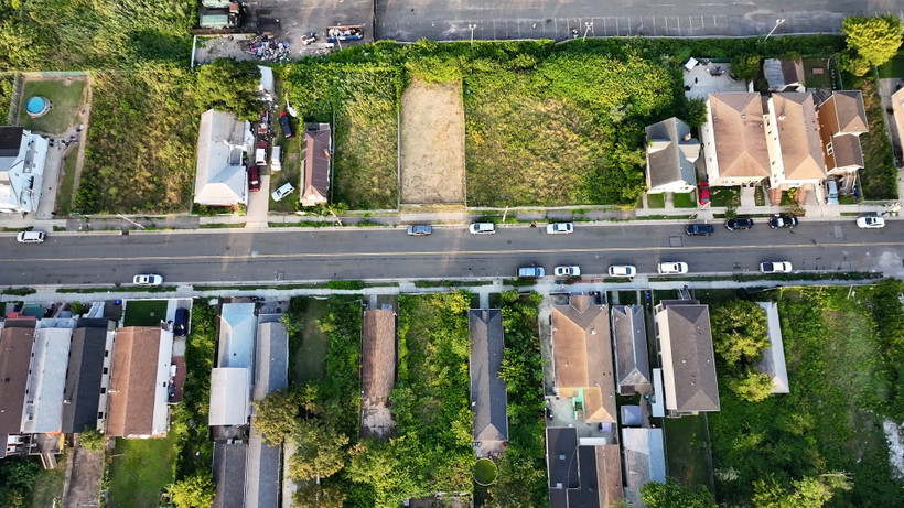 Decades of failed urban renewal projects combined with recent efforts by the city to relocate some residents has left New York City’s Edgemere neighborhood dotted with vacant lots.