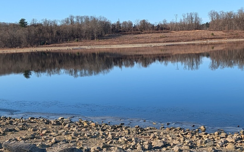 Photo of the bank of the Amawalk Reservoir
