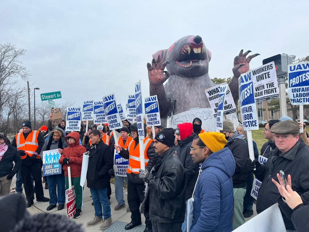 Rally with a giant union rat